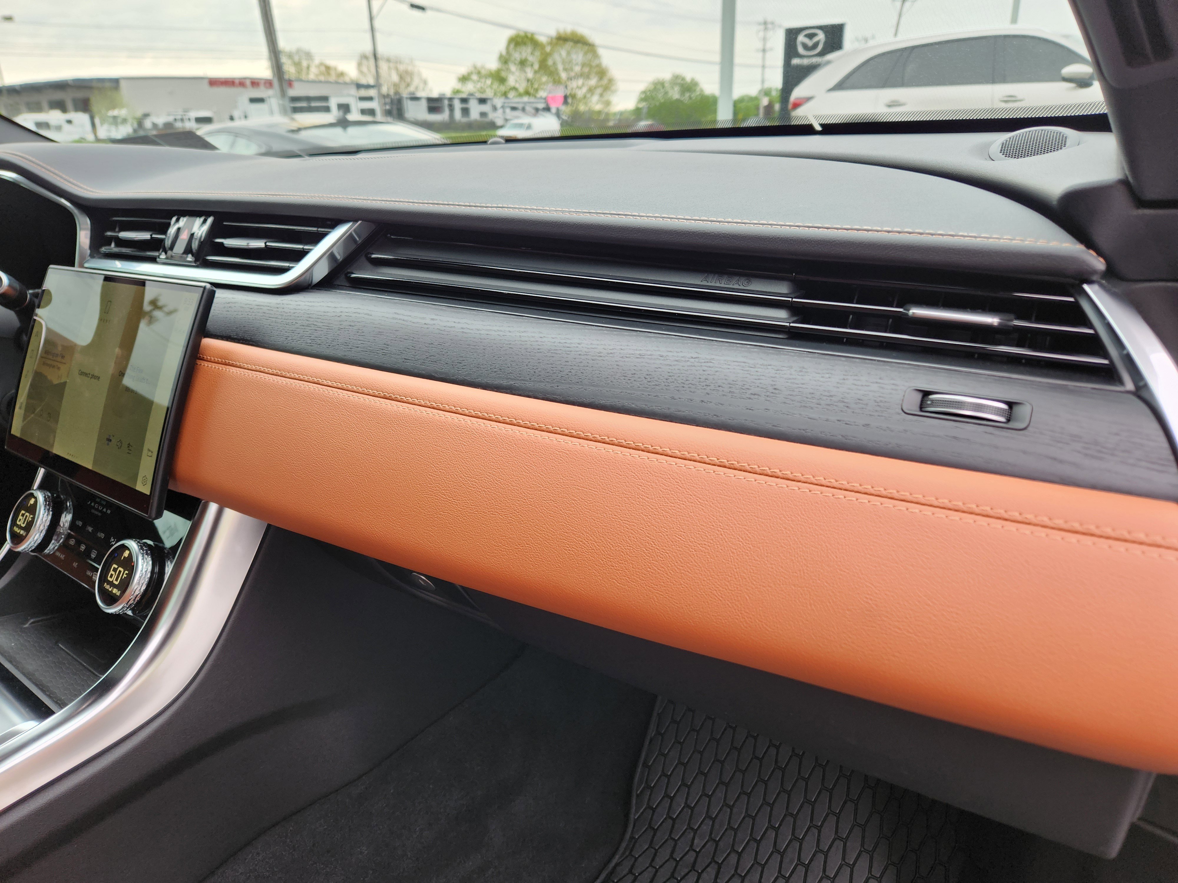 Used 2022 Jaguar XF R-Dynamic SE AWD/4WD image 17