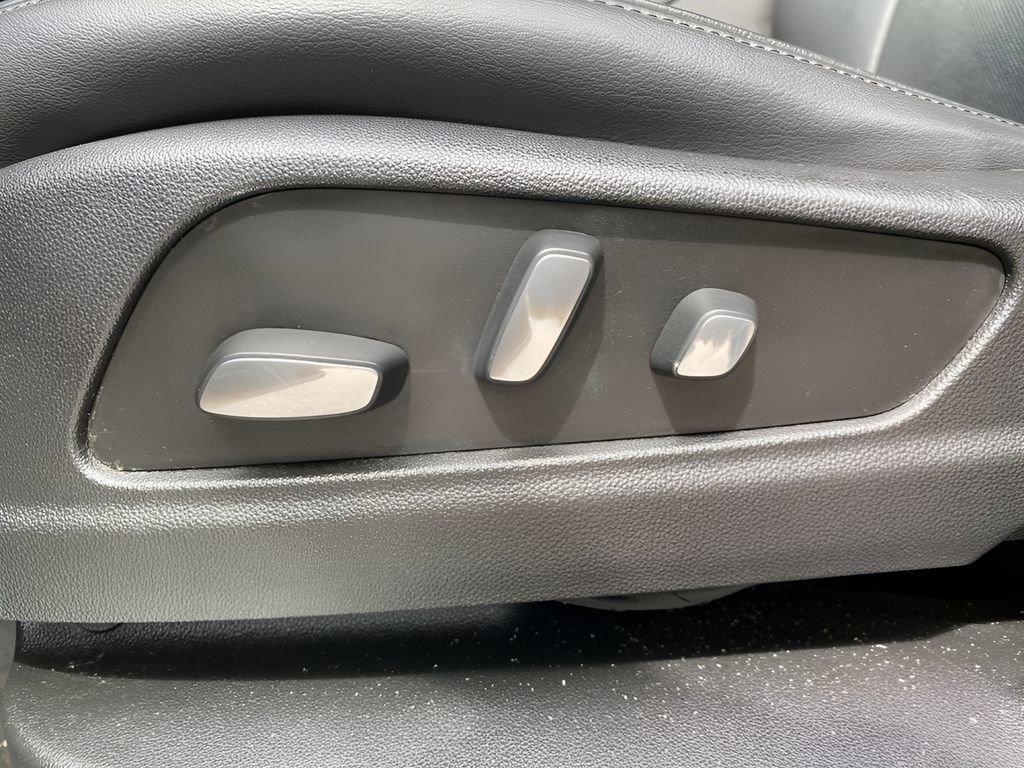 Used 2018 Cadillac XT5 Luxury w/ LPO, Sport Package image 23