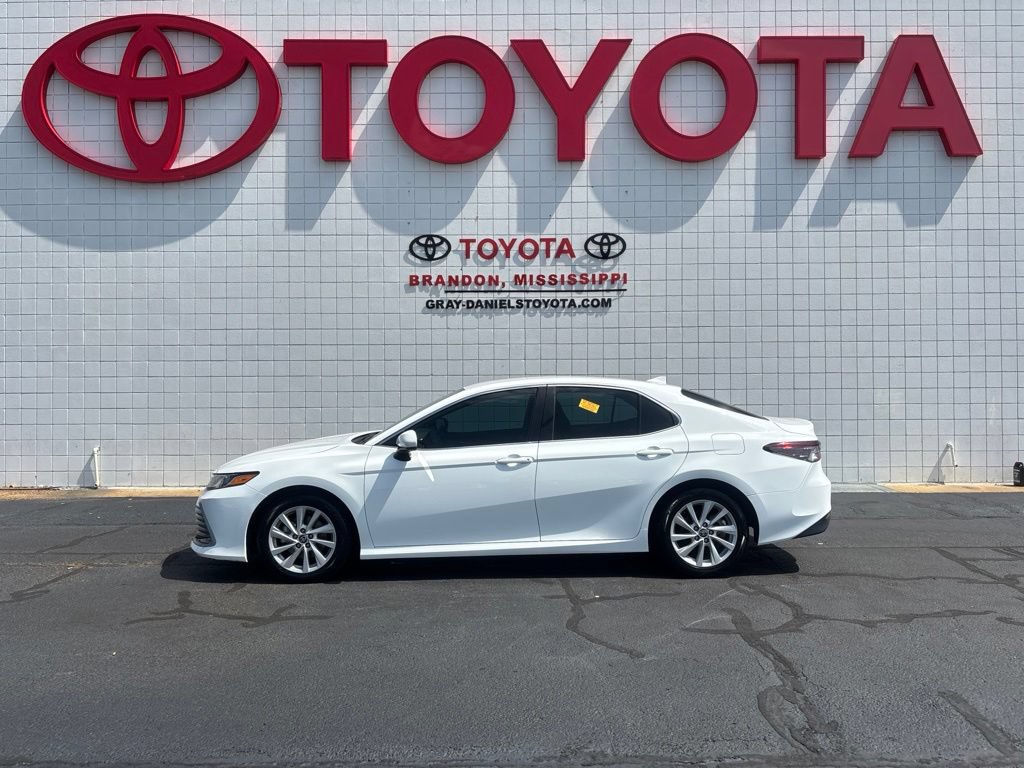 Used 2023 Toyota Camry LE FWD image 4