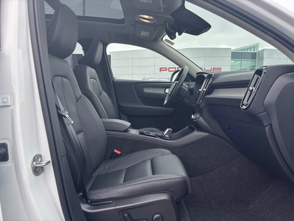 Certified 2026 Volvo XC40 B5 Plus w/ Protection Package Premier AWD/4WD image 20