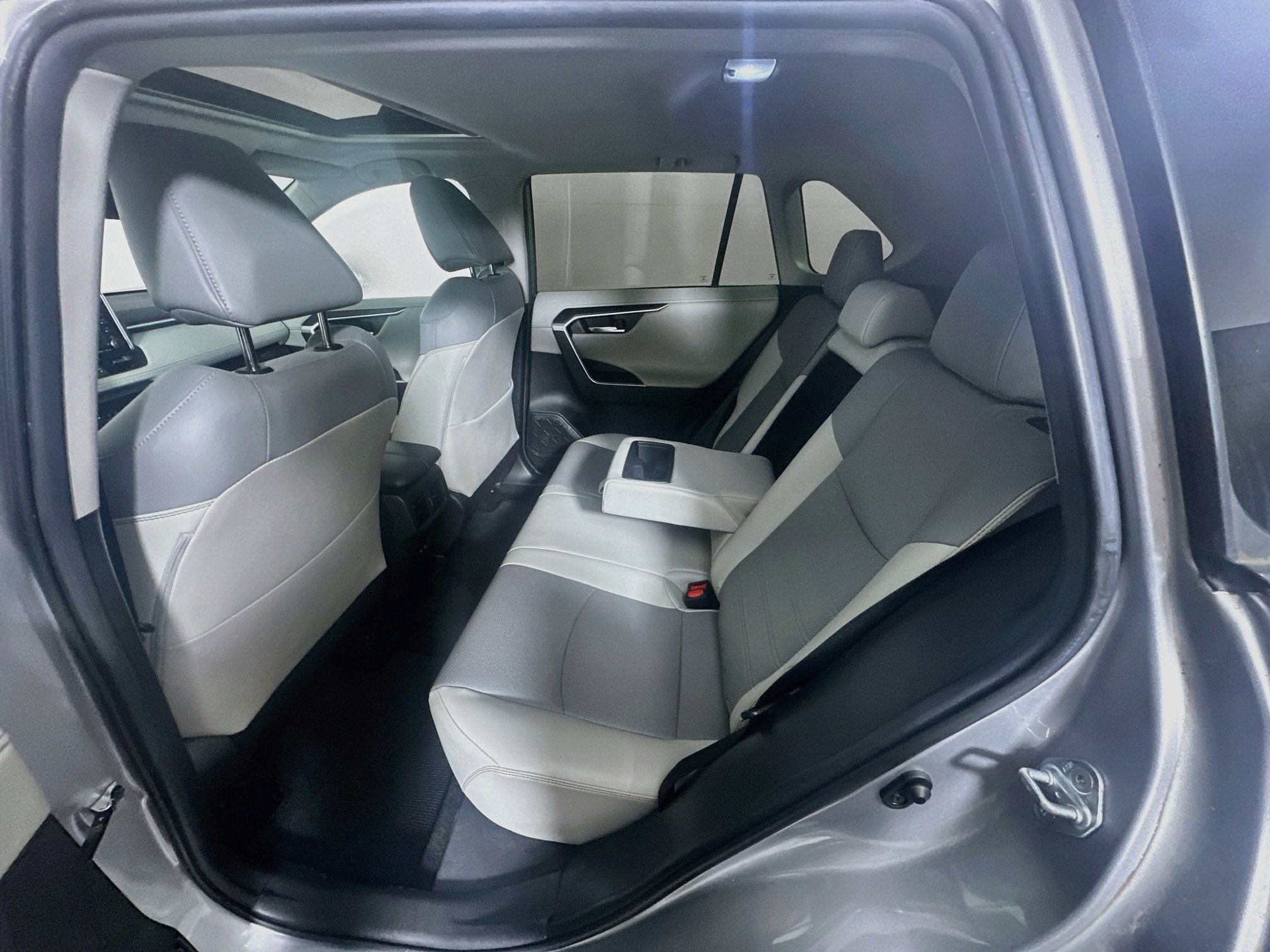 Used 2019 Toyota RAV4 Limited w/ Cold Weather Package FWD image 30