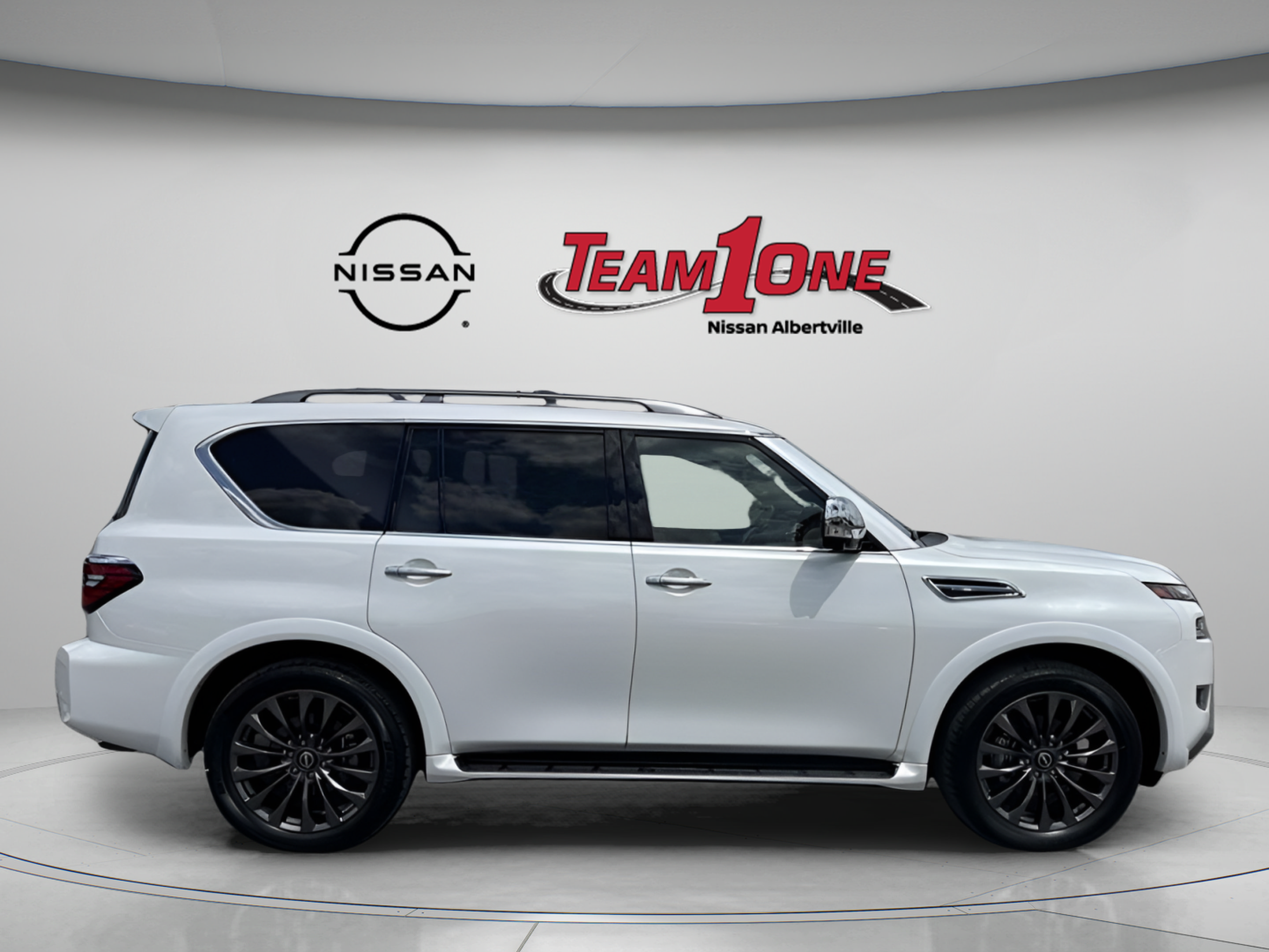 Used 2023 Nissan Armada Platinum w/ Captain's Chairs Package AWD/4WD image 9