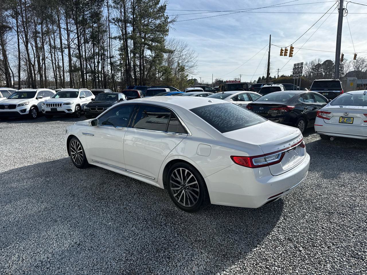 Used 2017 Lincoln Continental Select image 3