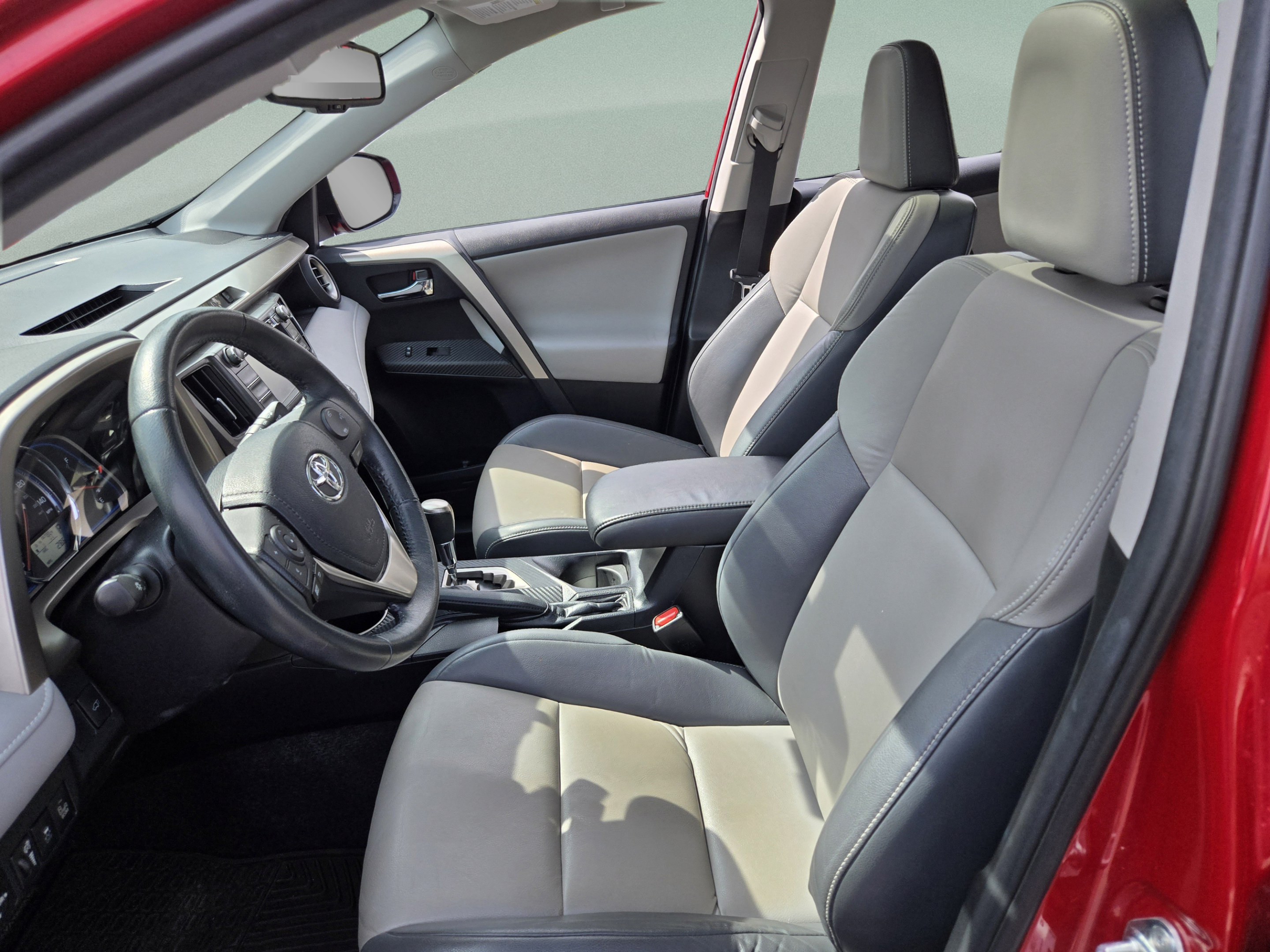 Used 2015 Toyota RAV4 Limited w/ Technology Package FWD image 12