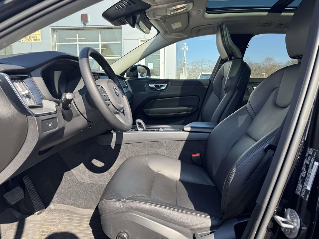 Used 2023 Volvo XC60 B5 Core w/ Climate Package image 13
