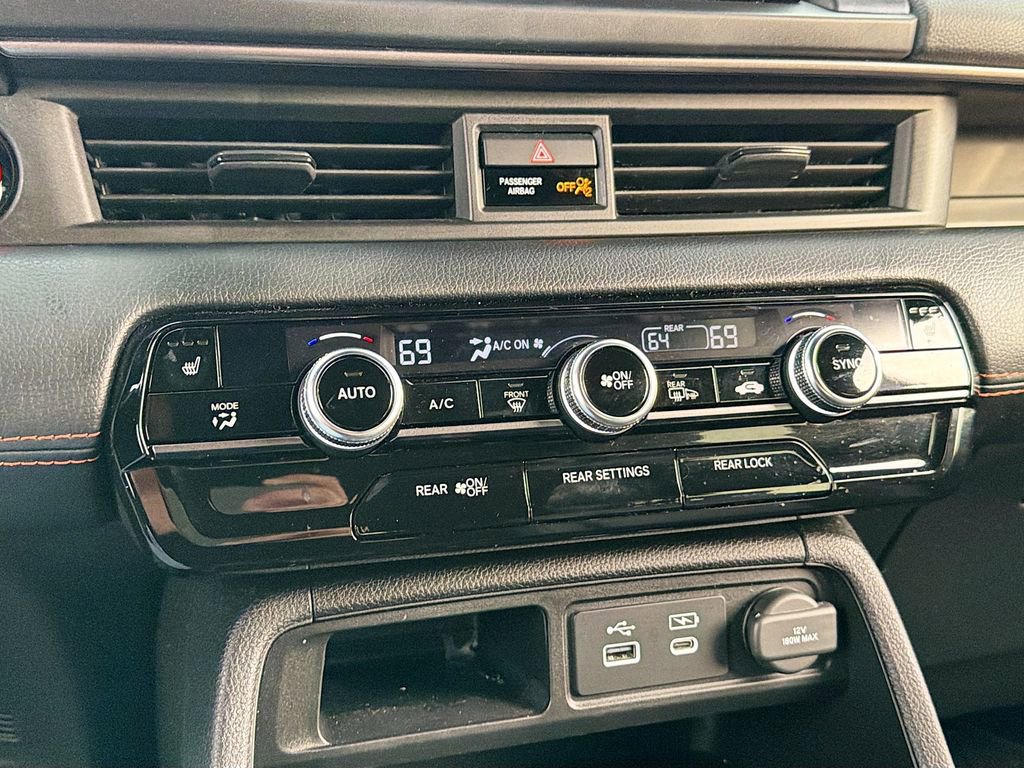 Used 2025 Honda Pilot TrailSport image 15