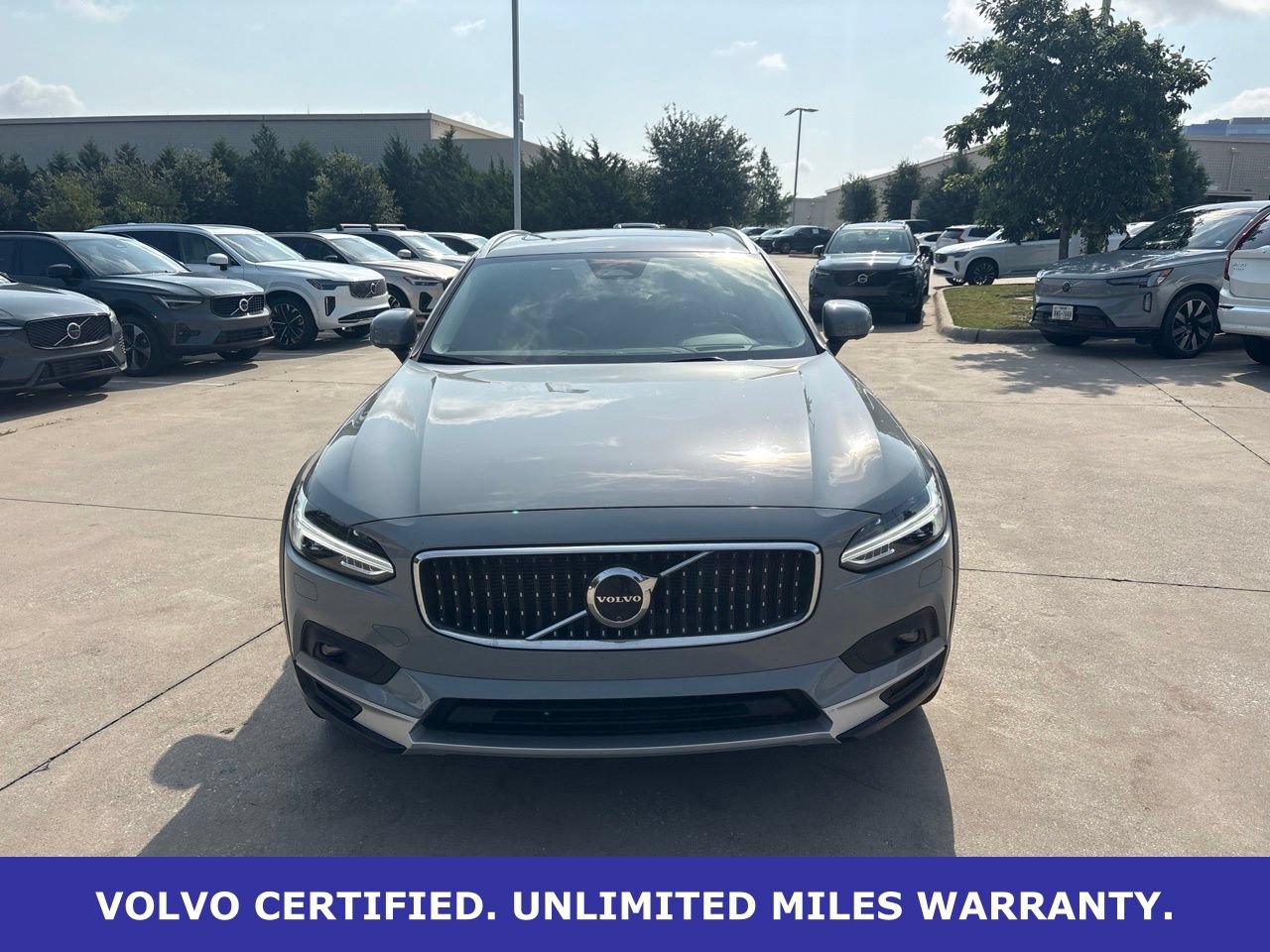 Certified 2025 Volvo V90 B6 Cross Country Ultra AWD/4WD image 2