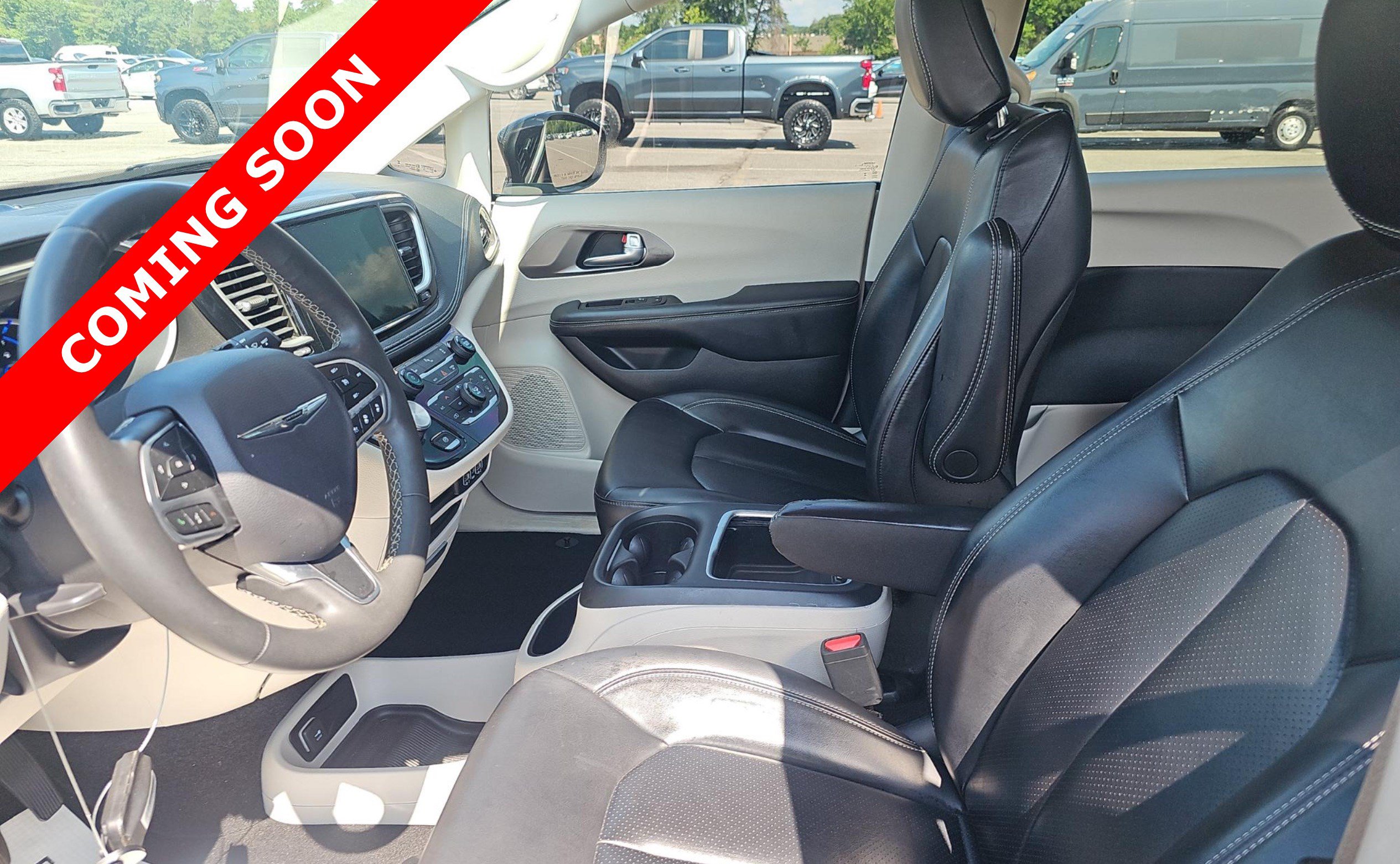 Used 2024 Chrysler Pacifica Limited FWD image 6
