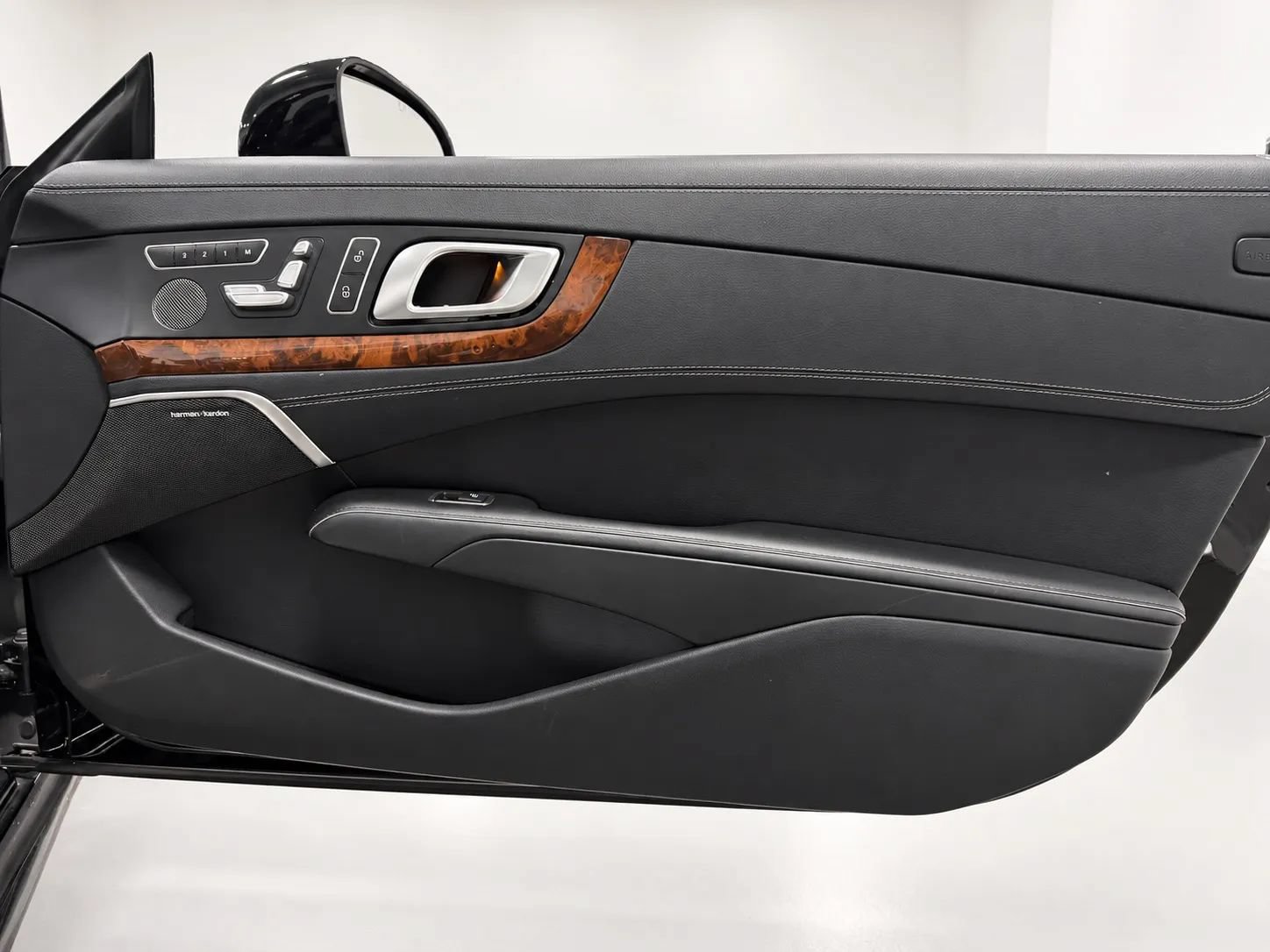 Used 2018 Mercedes-Benz SL 550 image 21