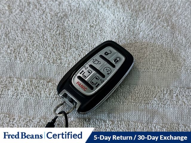 Used 2024 Chrysler Pacifica Touring-L image 29
