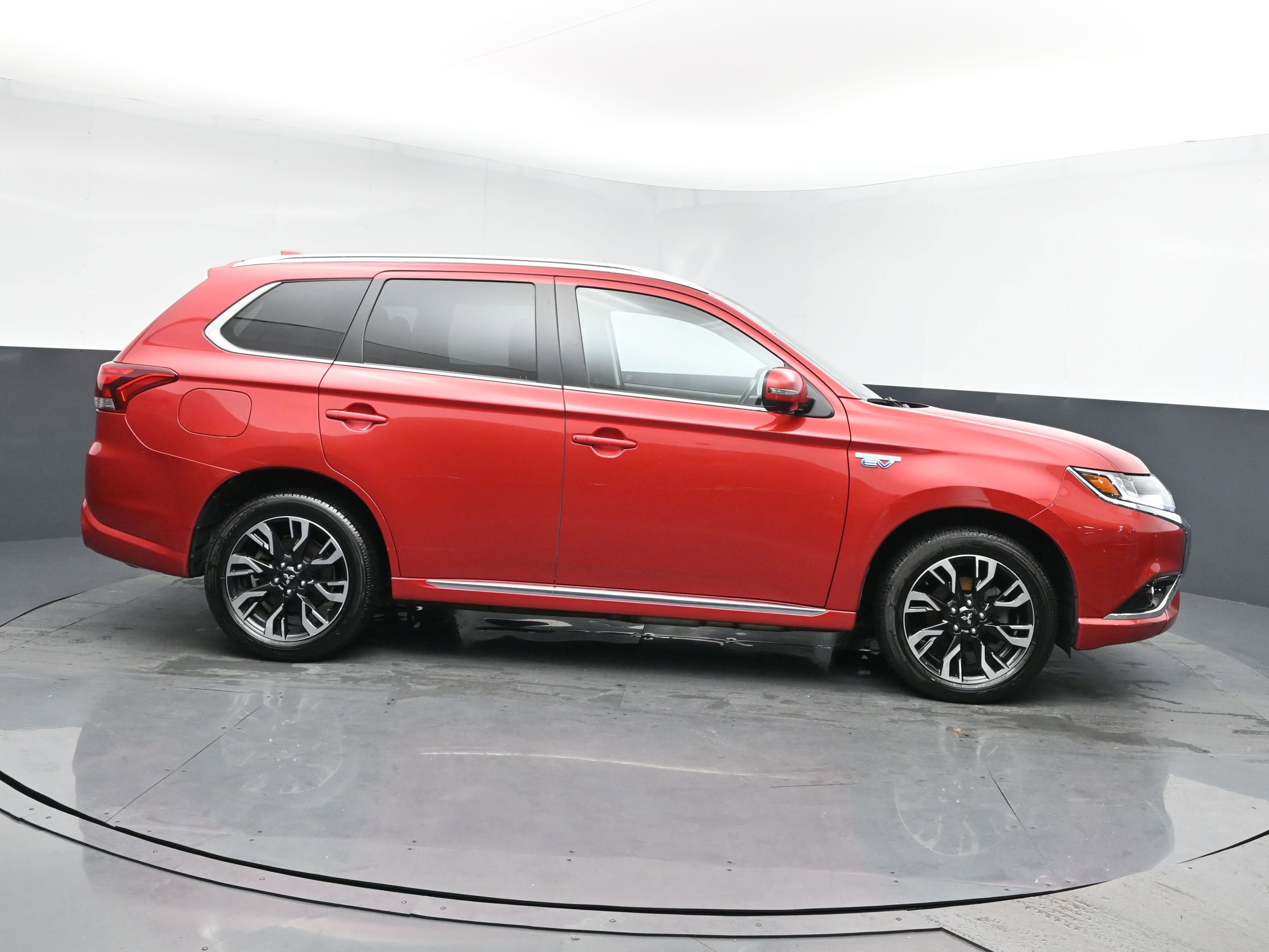 Used 2018 Mitsubishi Outlander GT image 3