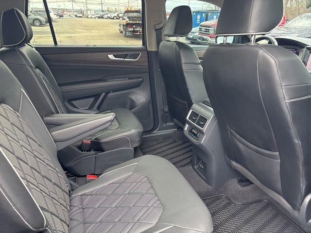 Used 2024 Volkswagen Atlas SEL Premium R-Line image 6