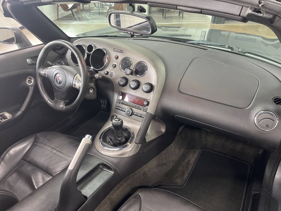 Used 2007 Pontiac Solstice Convertible w/ Premium Package RWD image 50
