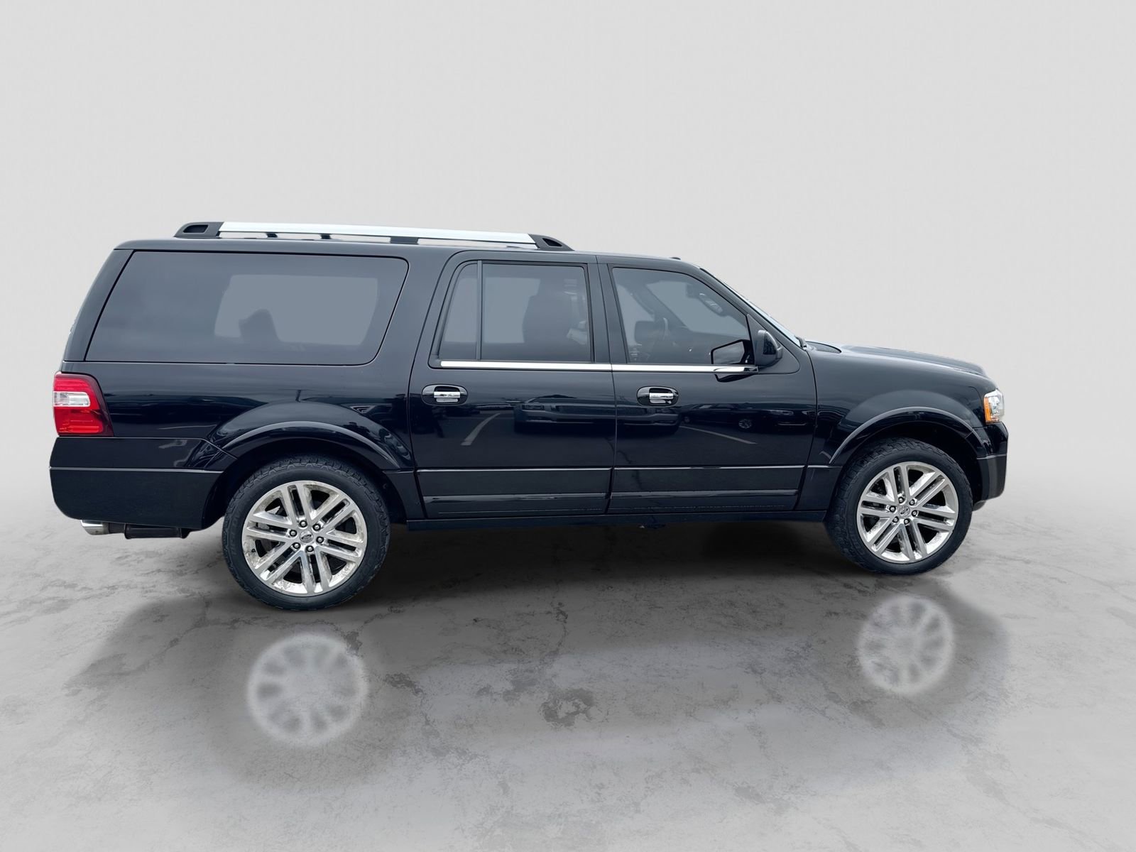 Used 2017 Ford Expedition EL Limited w/ Equipment Group 301A AWD/4WD image 9