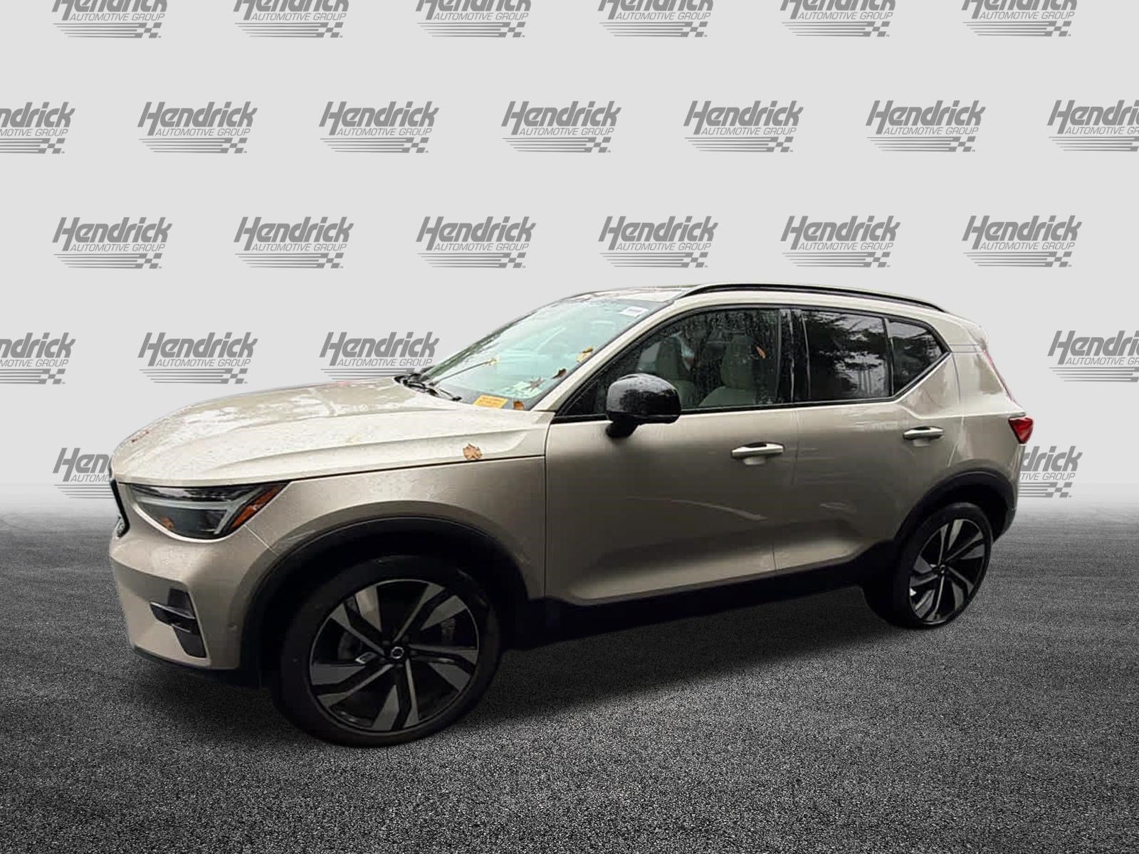 Certified 2024 Volvo XC40 B5 Plus w/ Climate Package AWD/4WD image 9