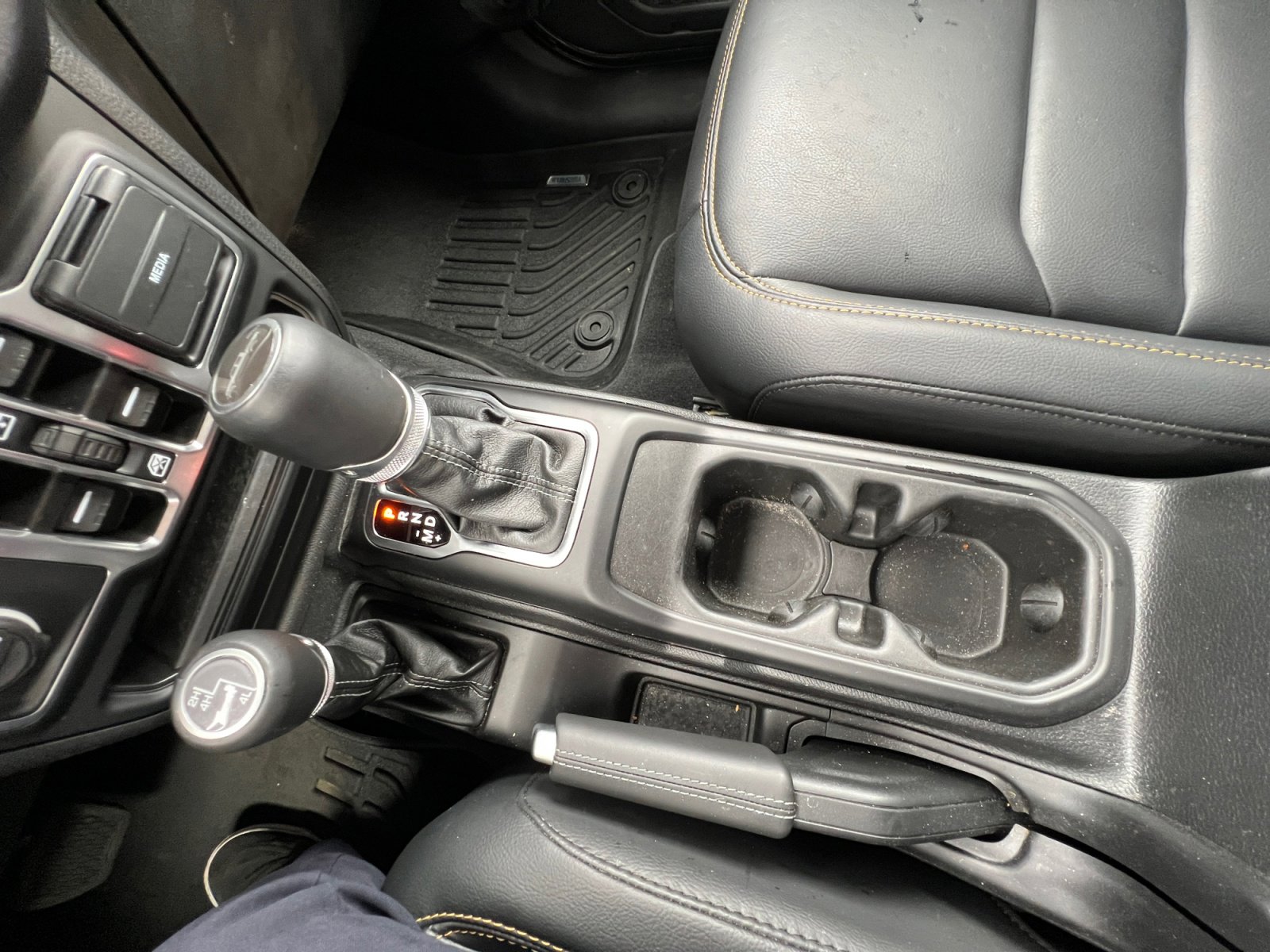 Used 2025 Jeep Gladiator Sport image 19