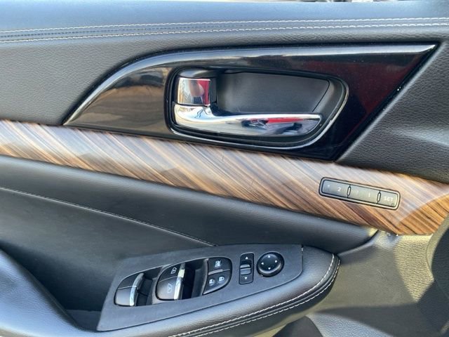 Used 2016 Nissan Maxima Platinum image 17