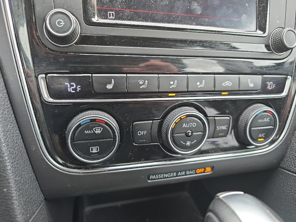 Used 2018 Volkswagen Passat 2.0T R-Line FWD image 16