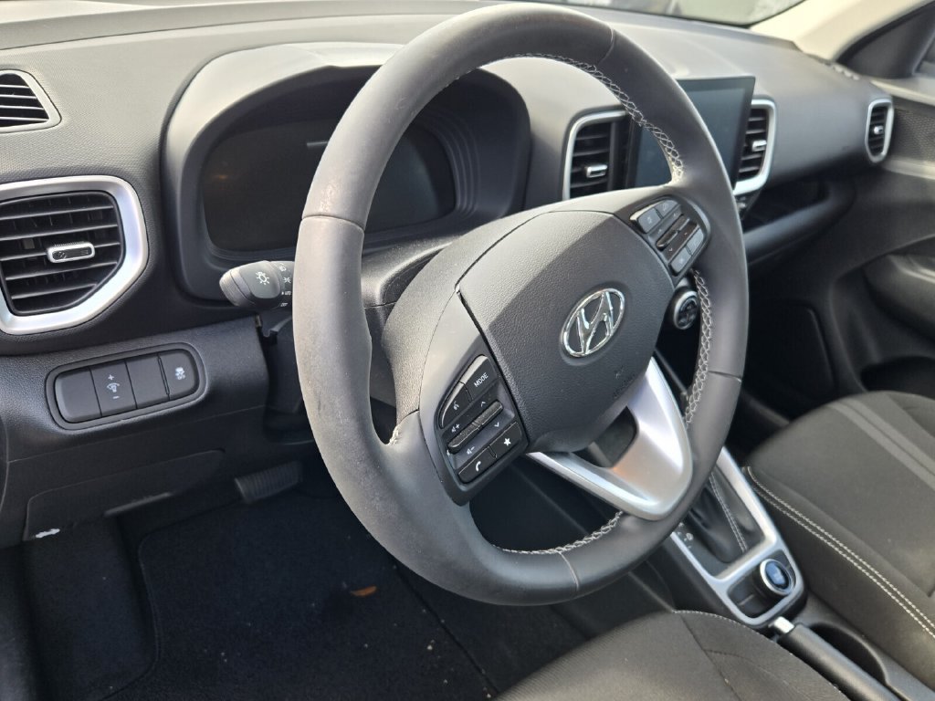 Certified 2024 Hyundai Venue SEL FWD image 10