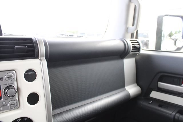 Used 2013 Toyota FJ Cruiser 4WD w/ Upgrade Pkg image 18