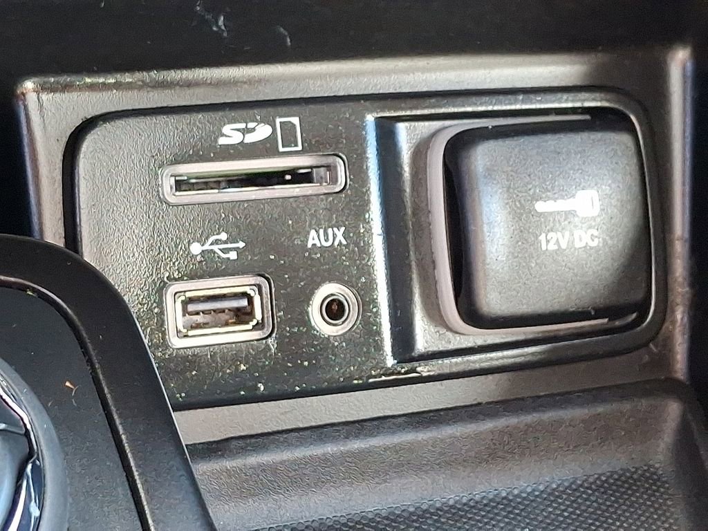 Used 2017 Jeep Cherokee Overland w/ Technology Group image 25