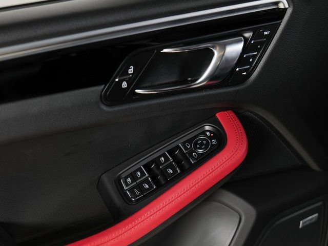 Certified 2020 Porsche Macan AWD/4WD image 32