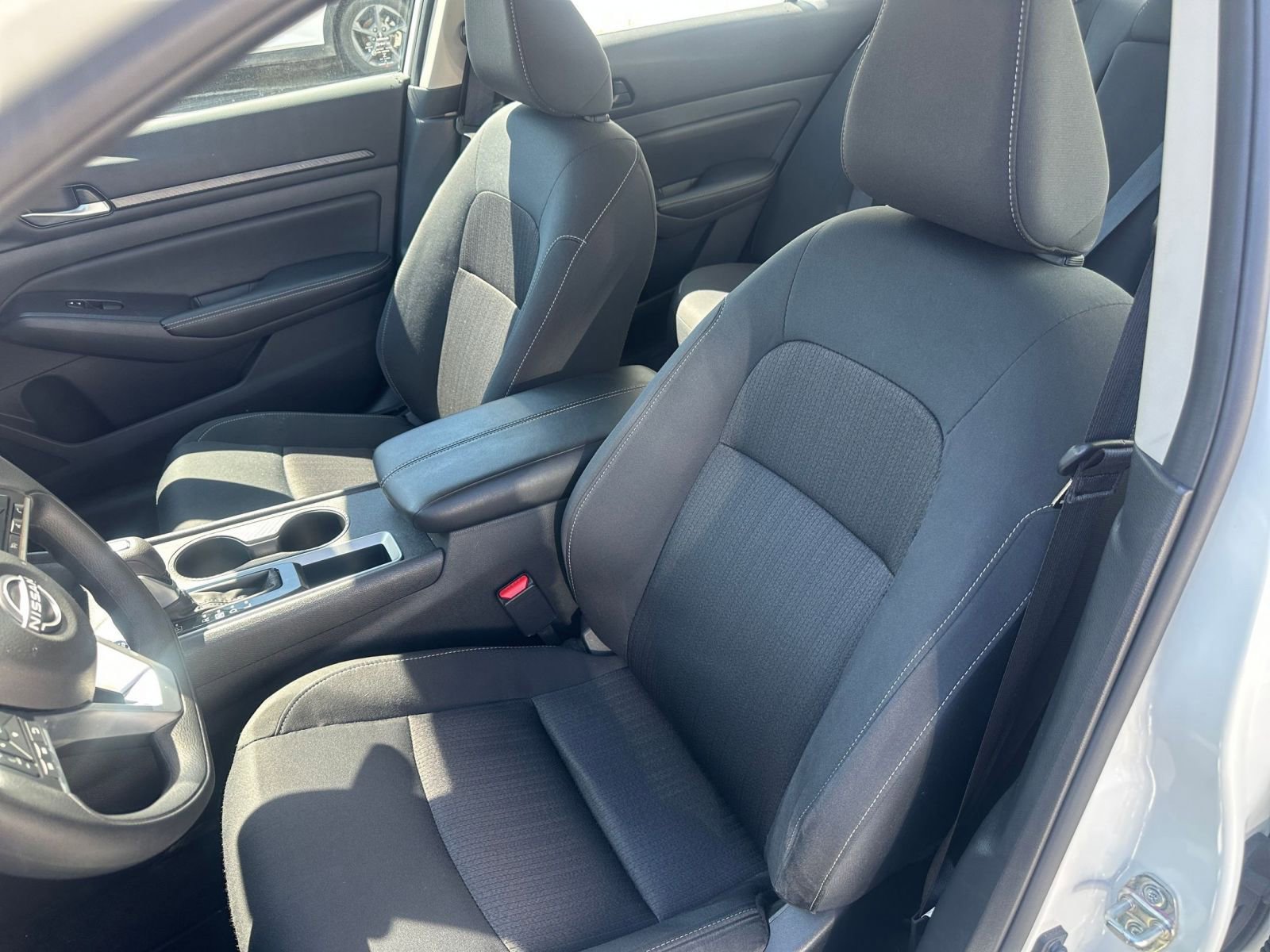 Used 2025 Nissan Altima 2.5 SV FWD image 36
