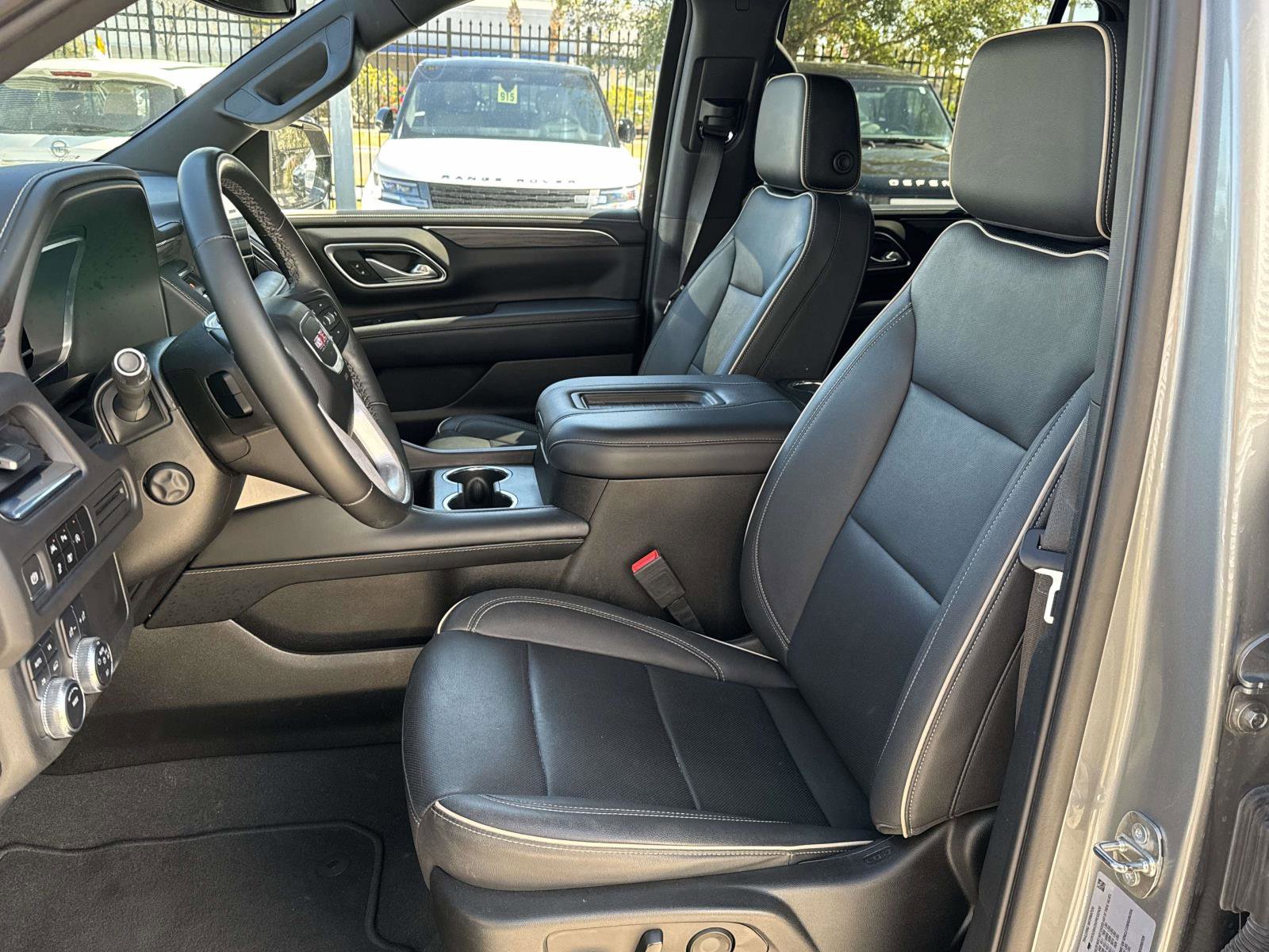 Used 2023 GMC Yukon SLT w/ SLT Luxury Package image 23