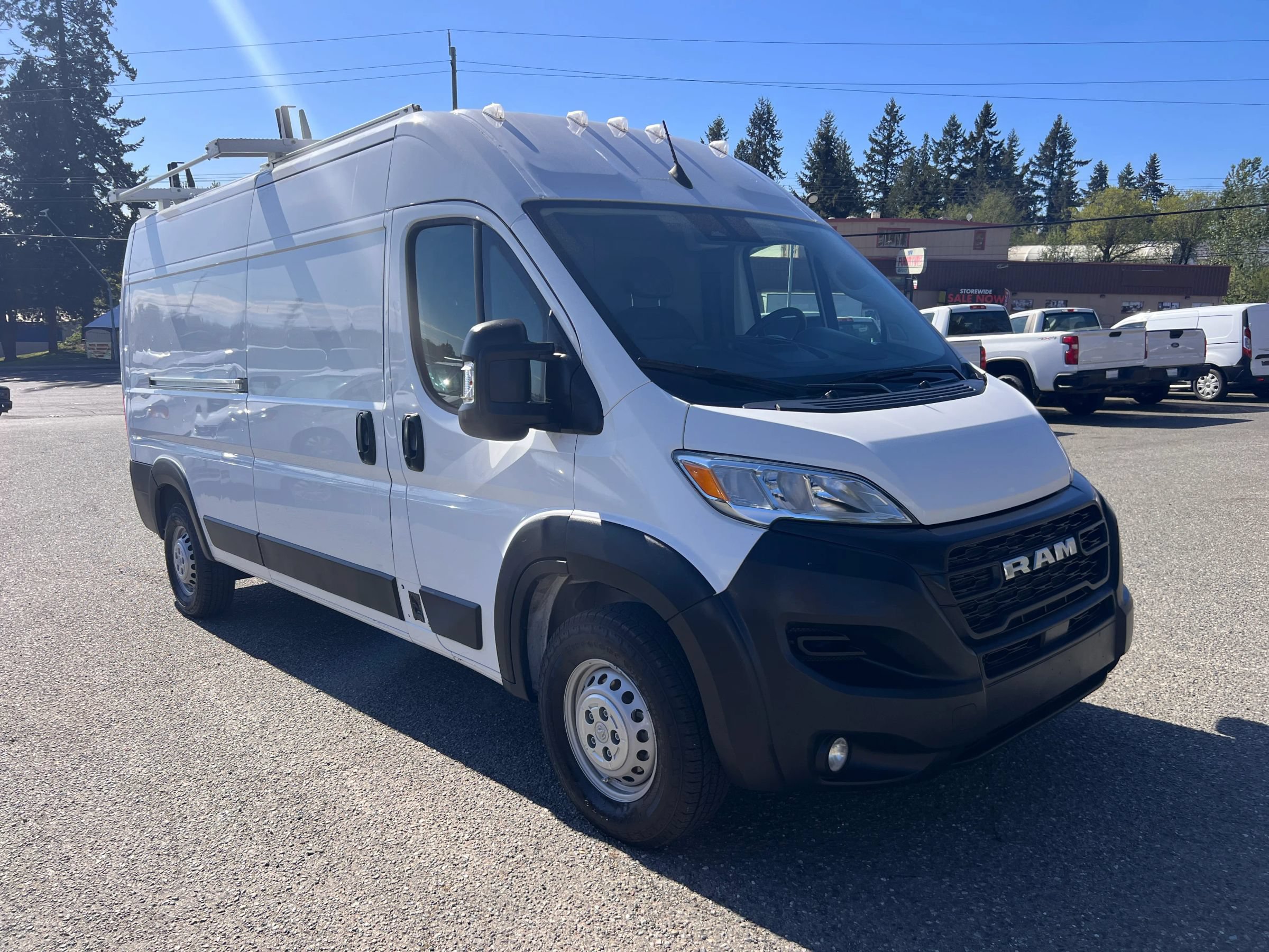 Used 2024 RAM ProMaster 2500 w/ Convenience Group FWD image 3