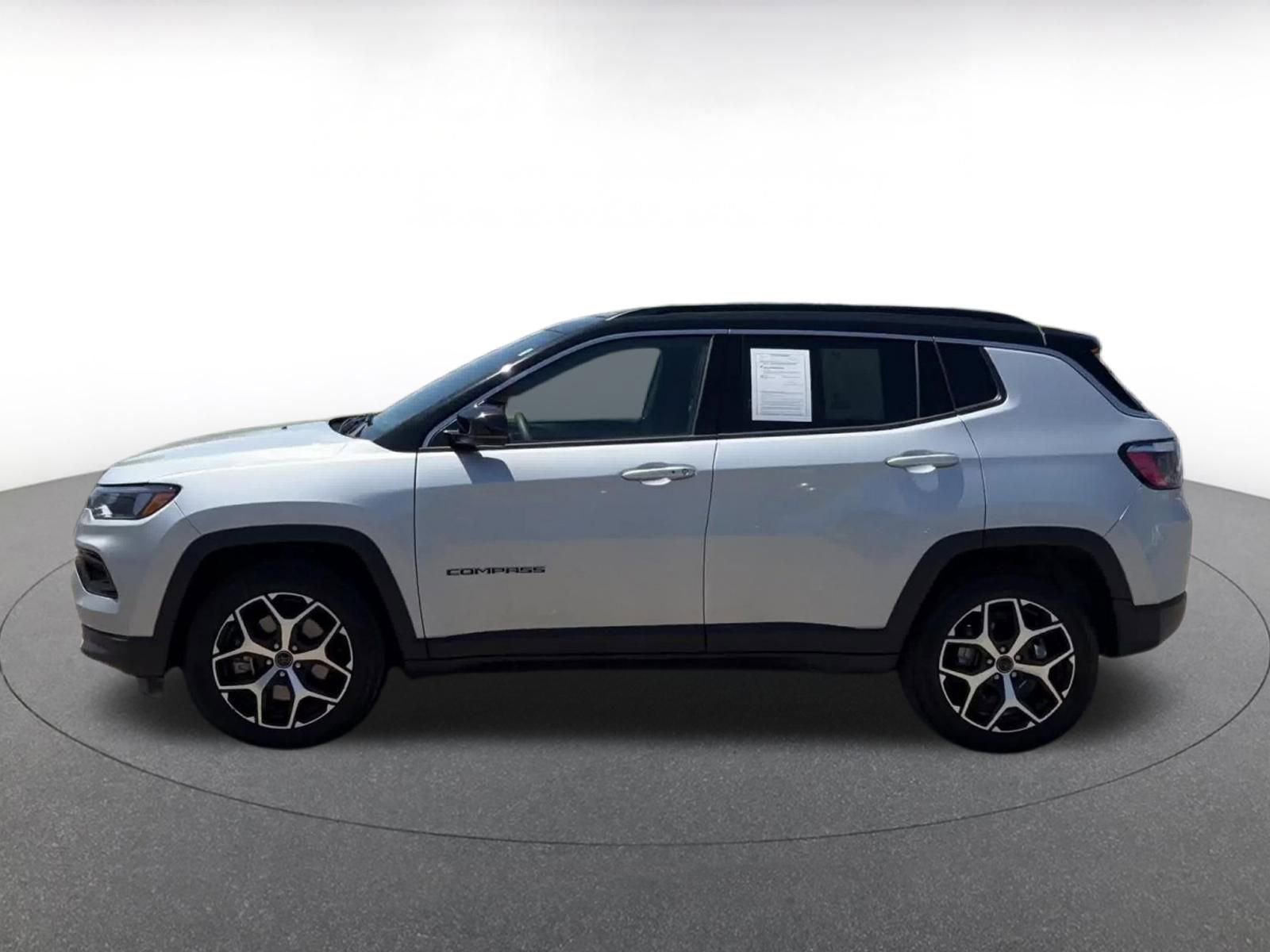 Used 2025 Jeep Compass Limited AWD/4WD image 9