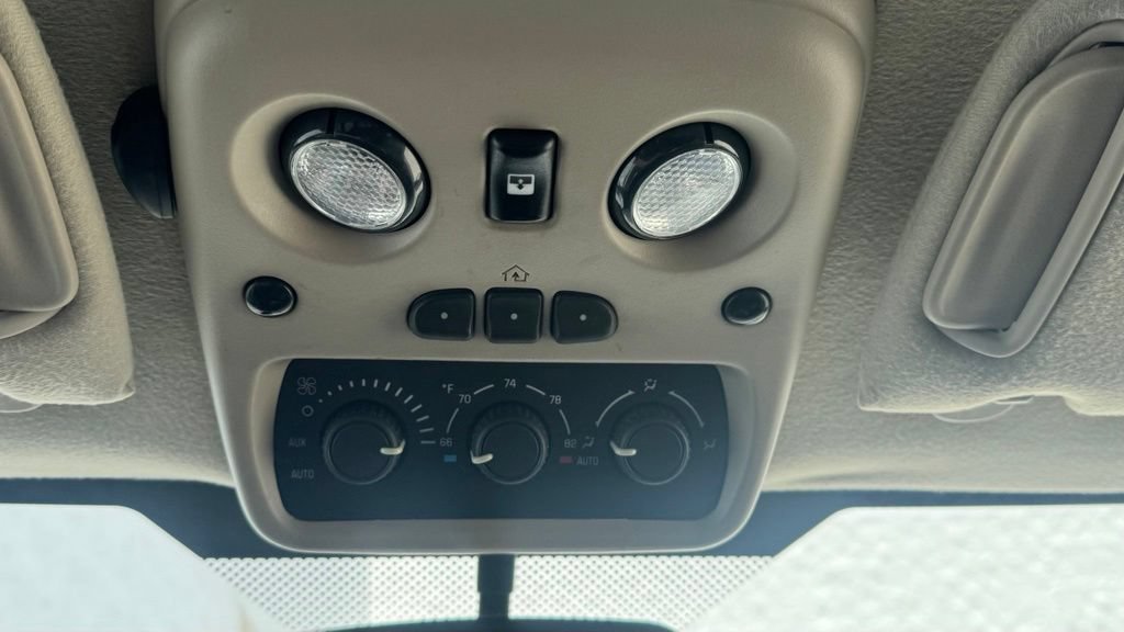 Used 2004 GMC Yukon XL Denali AWD/4WD image 27