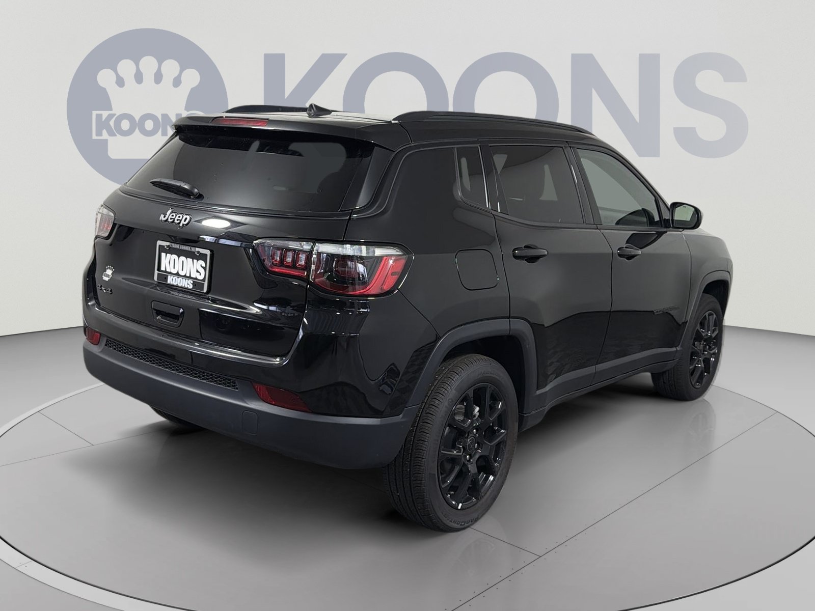 Used 2025 Jeep Compass Latitude w/ Sun & Sound Group AWD/4WD image 7
