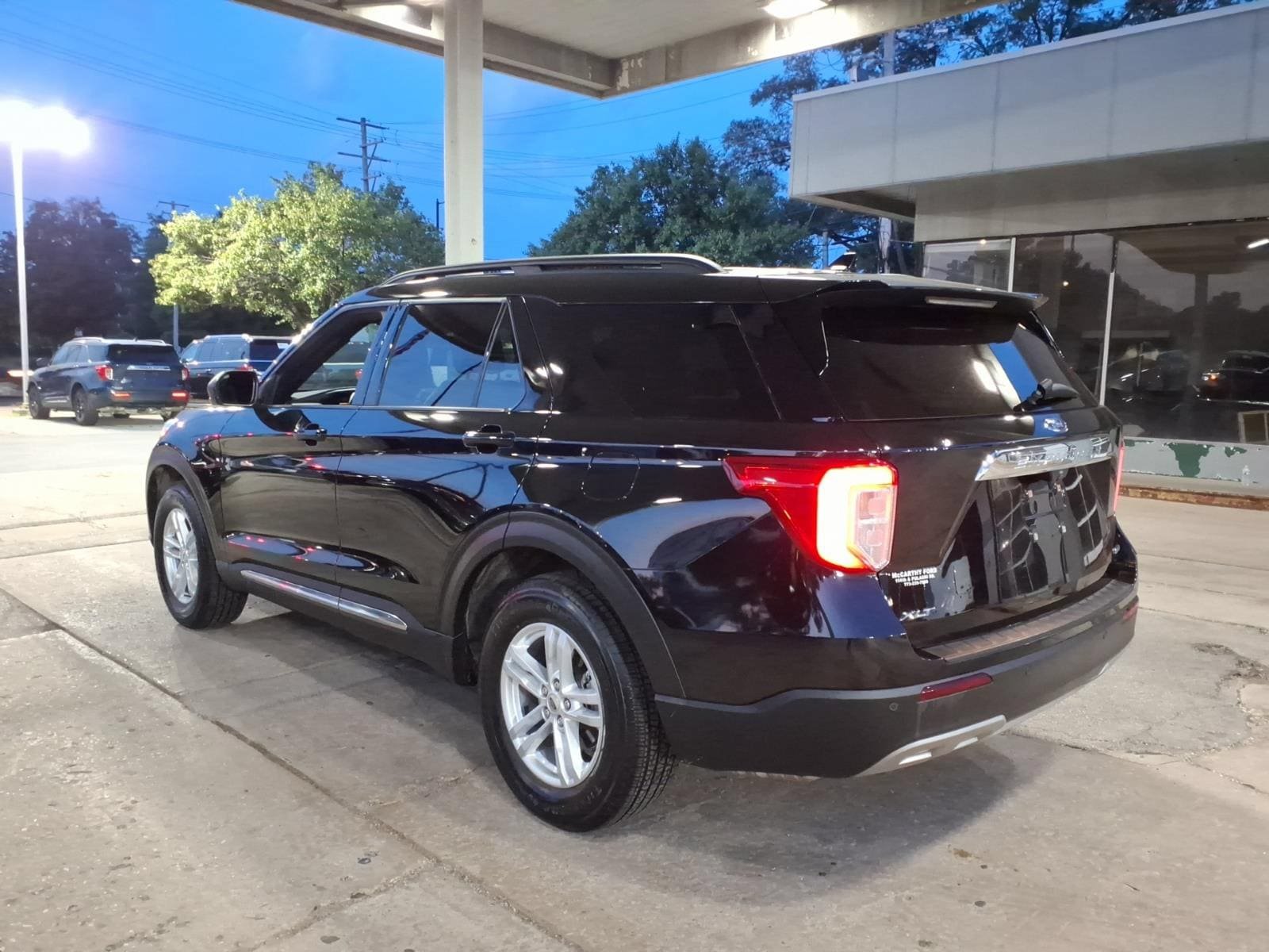 Used 2020 Ford Explorer XLT w/ Equipment Group 202A AWD/4WD image 5