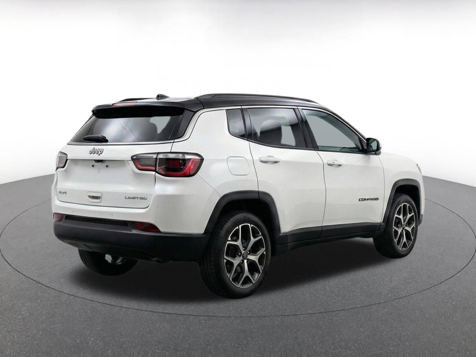 Used 2025 Jeep Compass Limited AWD/4WD image 9