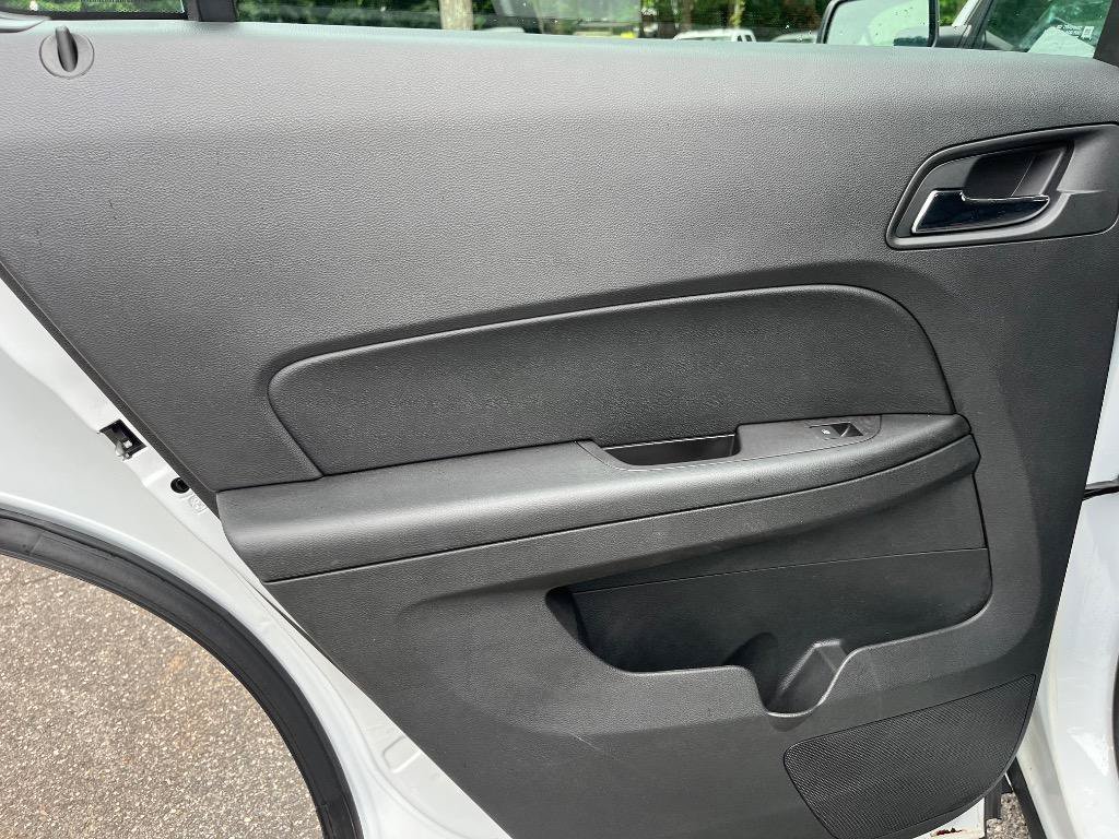 Used 2017 Chevrolet Equinox LS FWD image 18