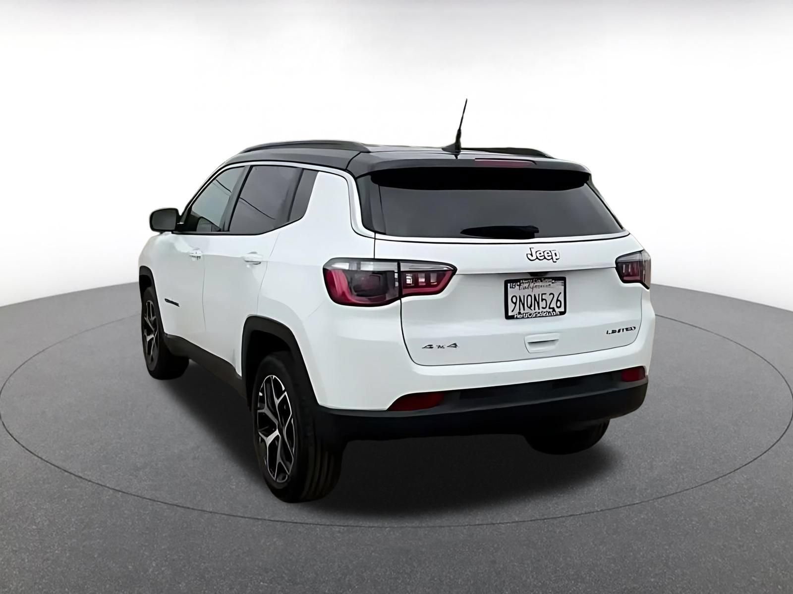 Used 2025 Jeep Compass Limited AWD/4WD image 10