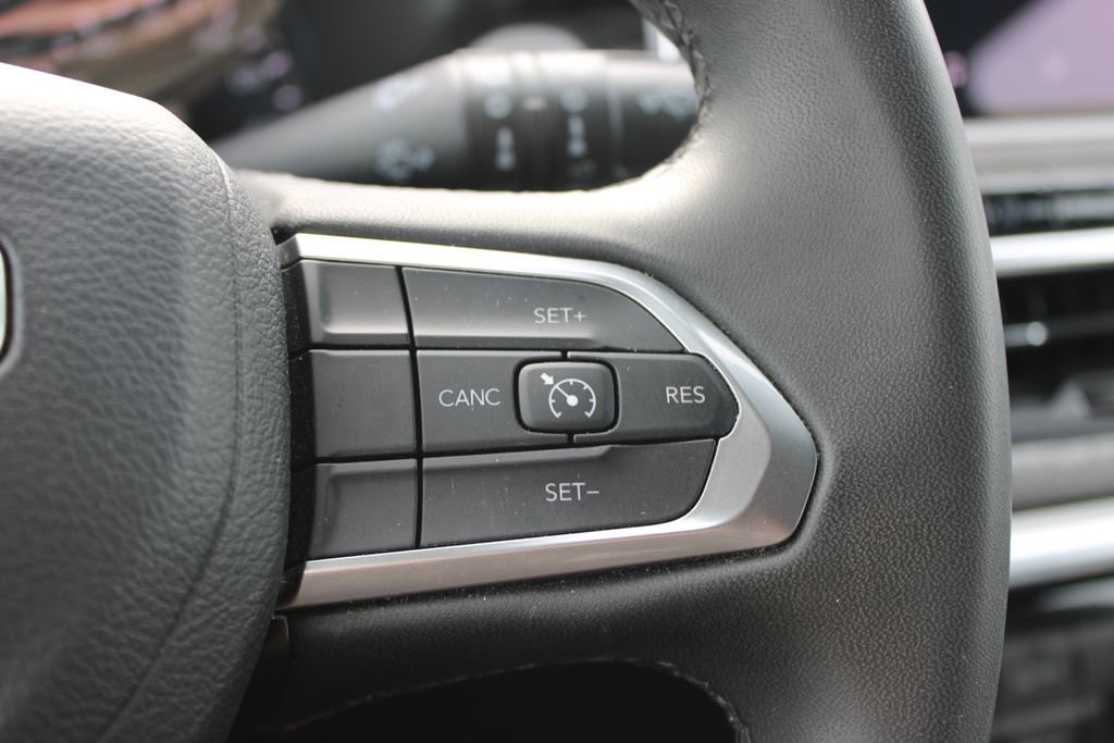 Used 2024 Jeep Compass Latitude image 34