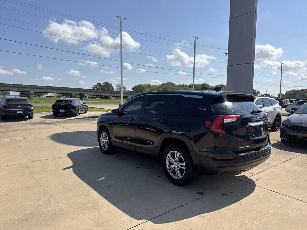 Used 2024 GMC Terrain SLE w/ LPO, Floor Liner Package image 18