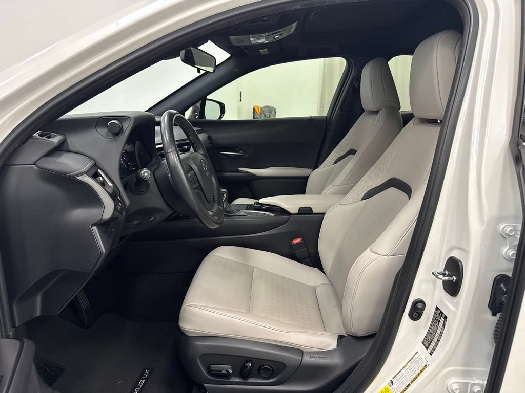 Used 2021 Lexus UX 200 w/ Accessory Package (Z1) FWD image 31
