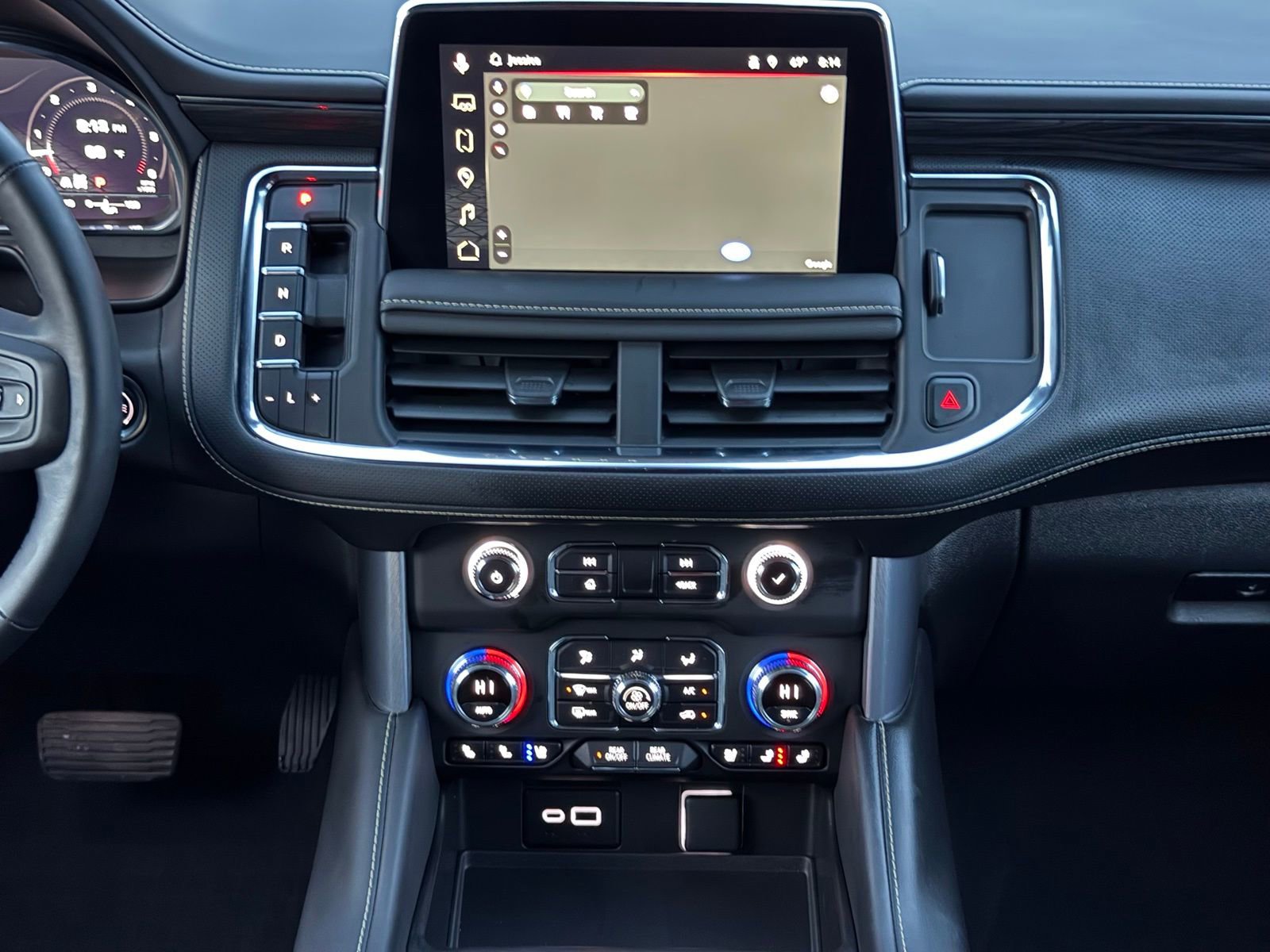 Used 2024 GMC Yukon SLT w/ SLT Luxury Package image 21