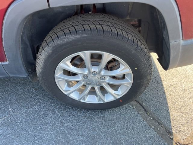 Used 2019 Jeep Cherokee Latitude w/ Popular Appearance Group image 31