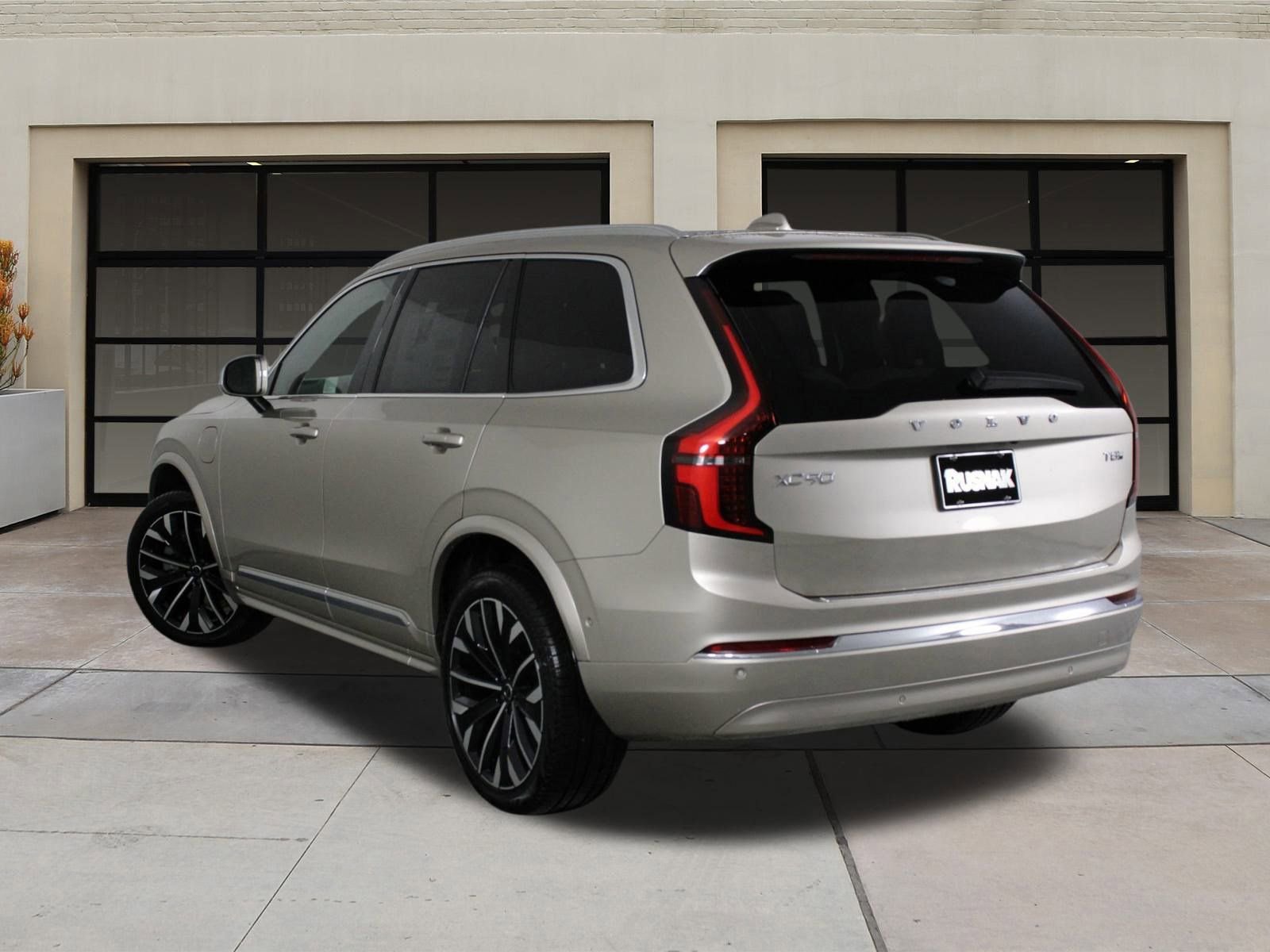 New 2026 Volvo XC90 T8 Plus w/ Protection Package Premier image 3