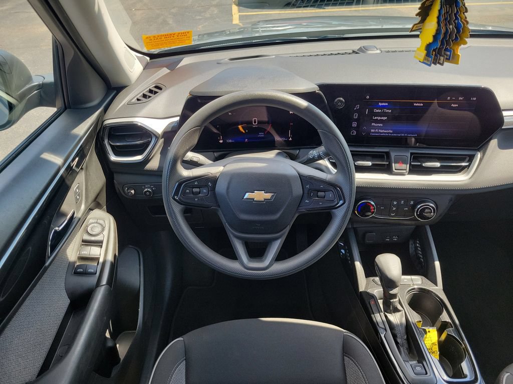 Used 2025 Chevrolet TrailBlazer LS w/ LS Confidence Package FWD image 14