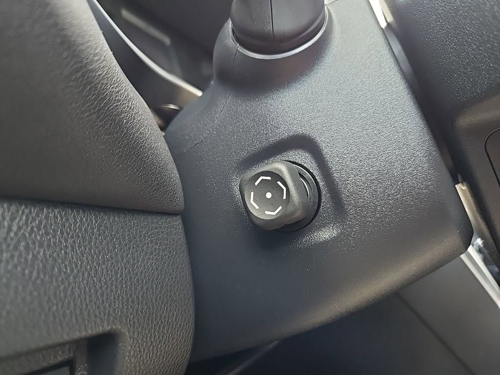 Used 2021 Toyota Venza LE image 18