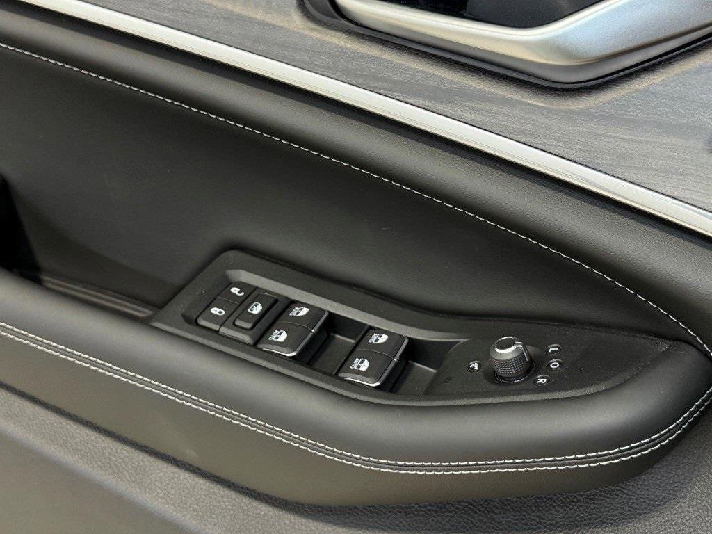 New 2025 Jeep Grand Cherokee Overland w/ Adv Protech Group III image 34