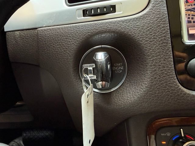 Used 2013 Volkswagen Touareg TDI AWD/4WD image 30