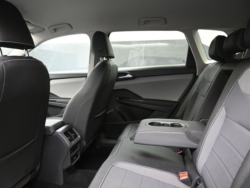 Certified 2024 Volkswagen Taos SE image 18