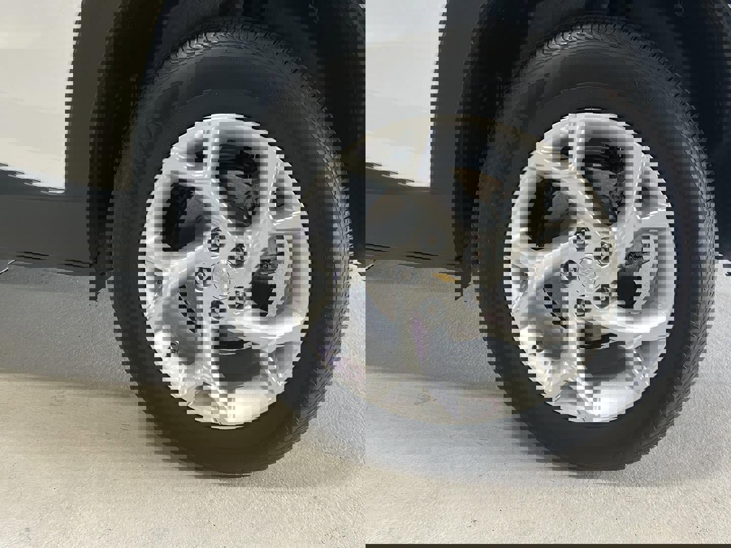 Used 2025 Chevrolet Trax LS w/ LS Convenience Package image 25