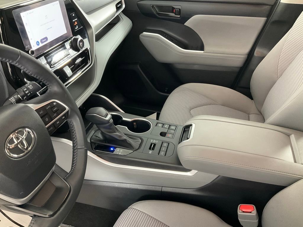 Used 2023 Toyota Highlander LE image 13