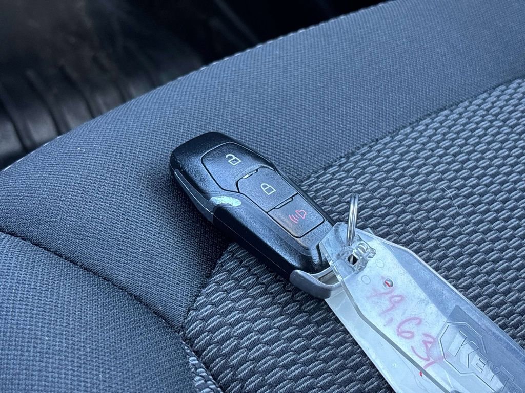 Used 2017 Ford Explorer XLT AWD/4WD image 24